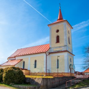 OBEC SEBEDRAŽIE: Kostol sv. Barbory patrónky obce
