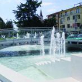 MESTO SENEC: Fontána