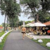 MESTO SENEC: Bufety na jazerách