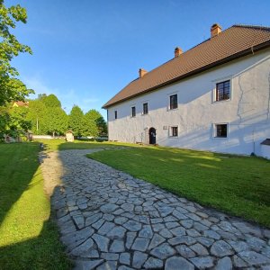 KAŠTIEĽ RADOĽA: Budova kaštieľa